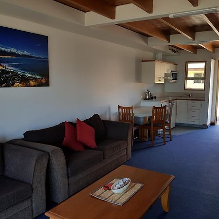 The Anchor Inn Beachfront Motel ไคคูรา ภายนอก รูปภาพ
