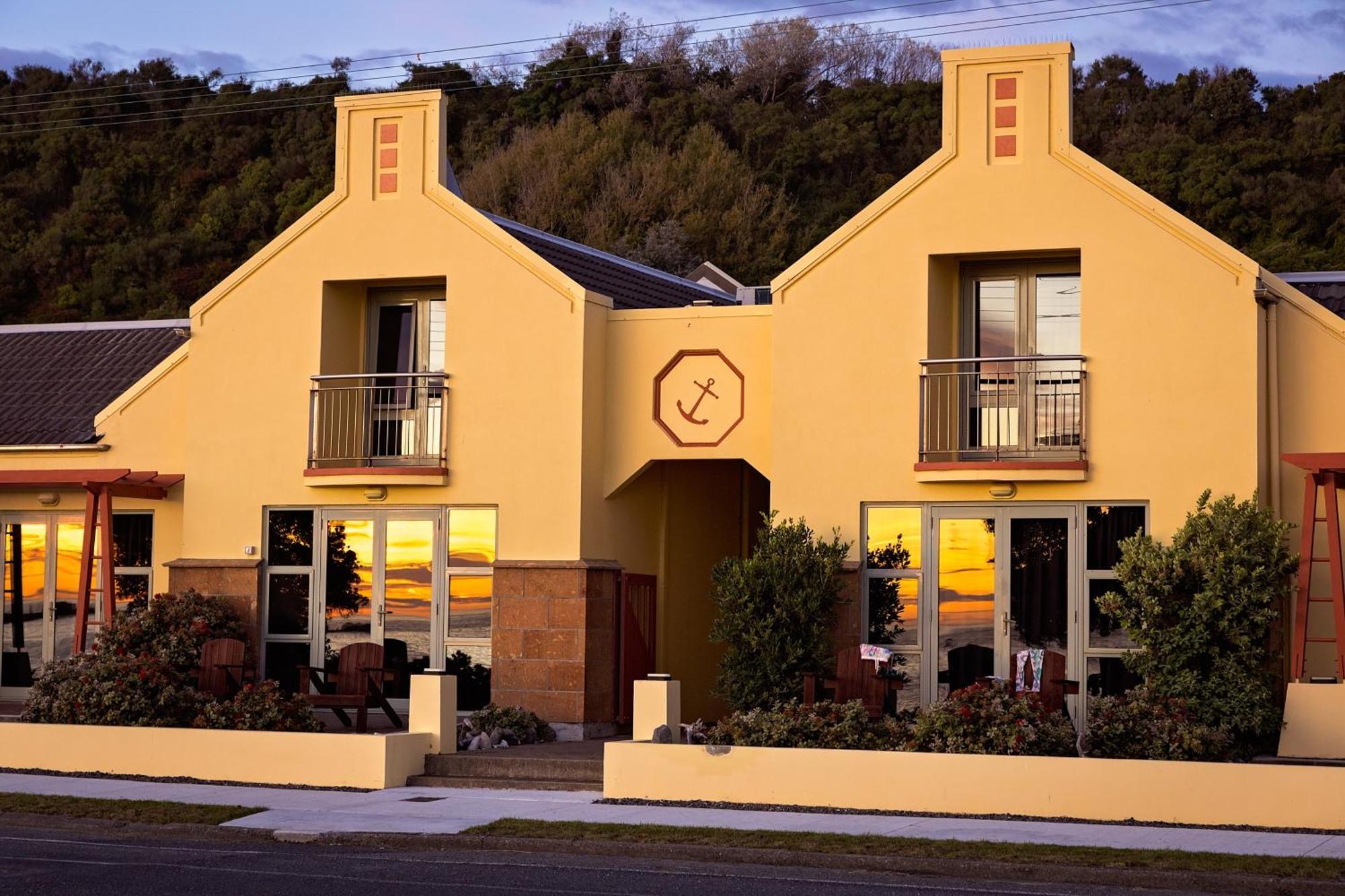 The Anchor Inn Beachfront Motel ไคคูรา ภายนอก รูปภาพ