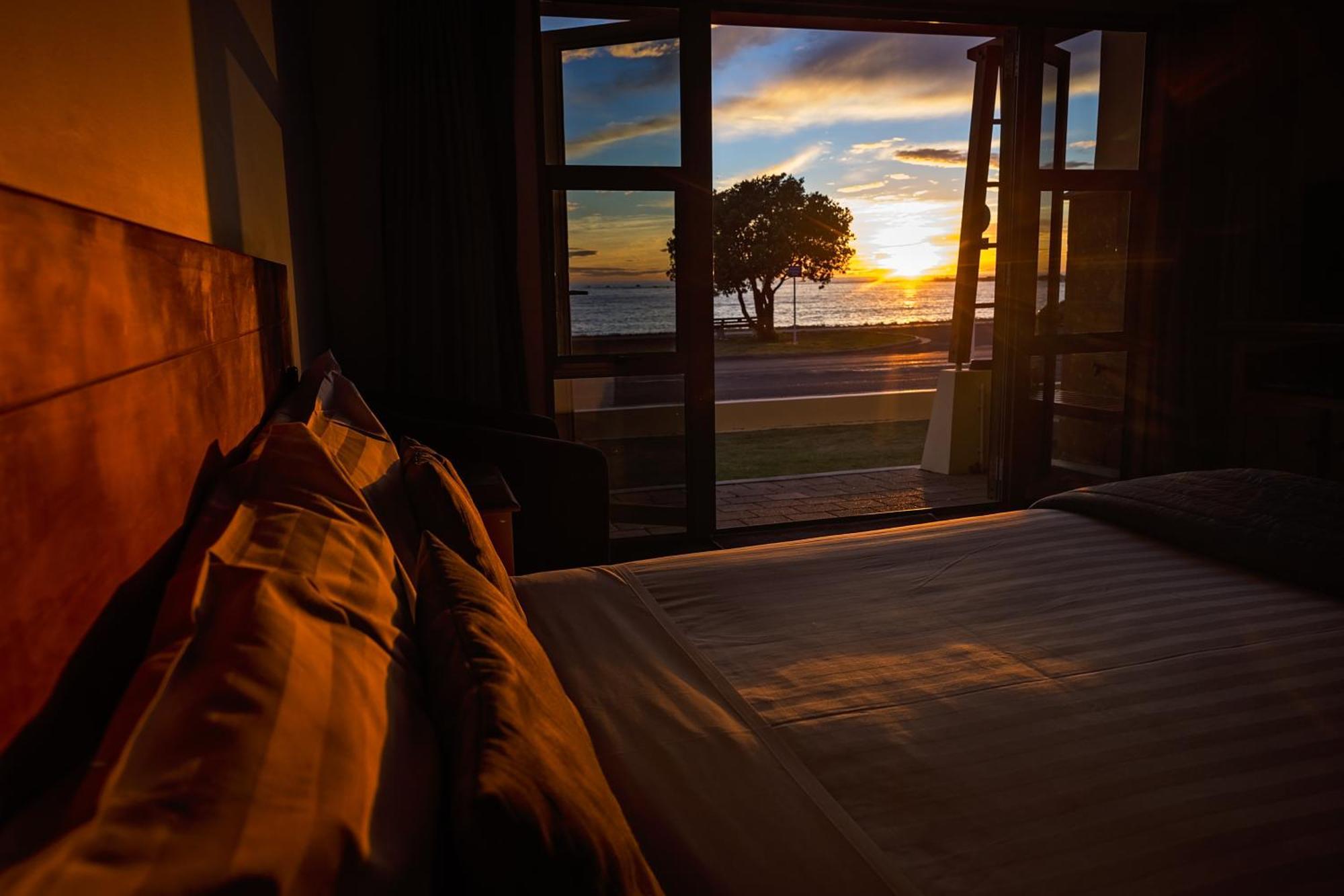 The Anchor Inn Beachfront Motel ไคคูรา ภายนอก รูปภาพ
