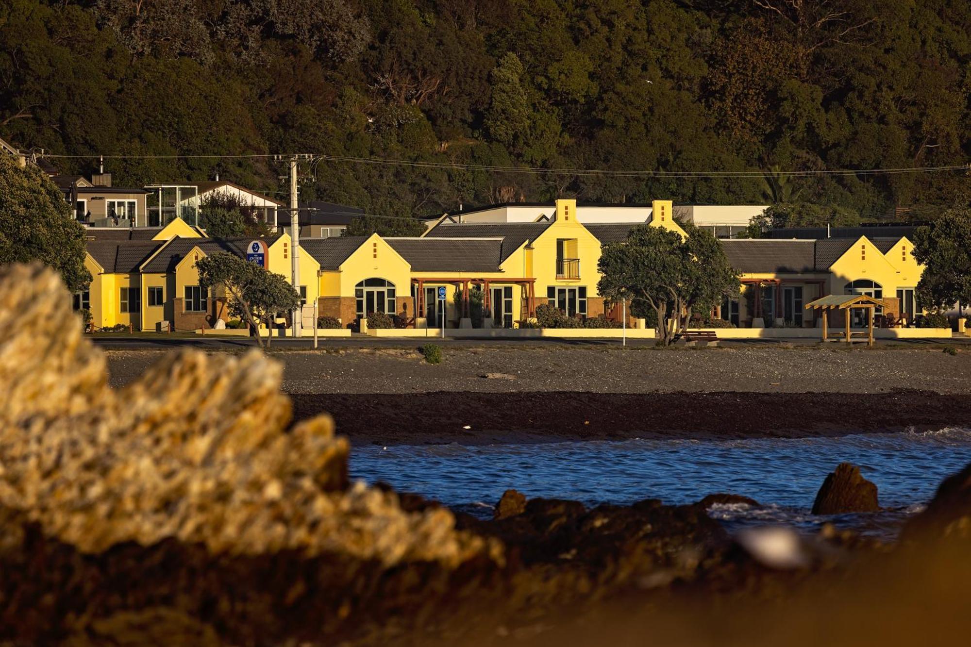 The Anchor Inn Beachfront Motel ไคคูรา ภายนอก รูปภาพ