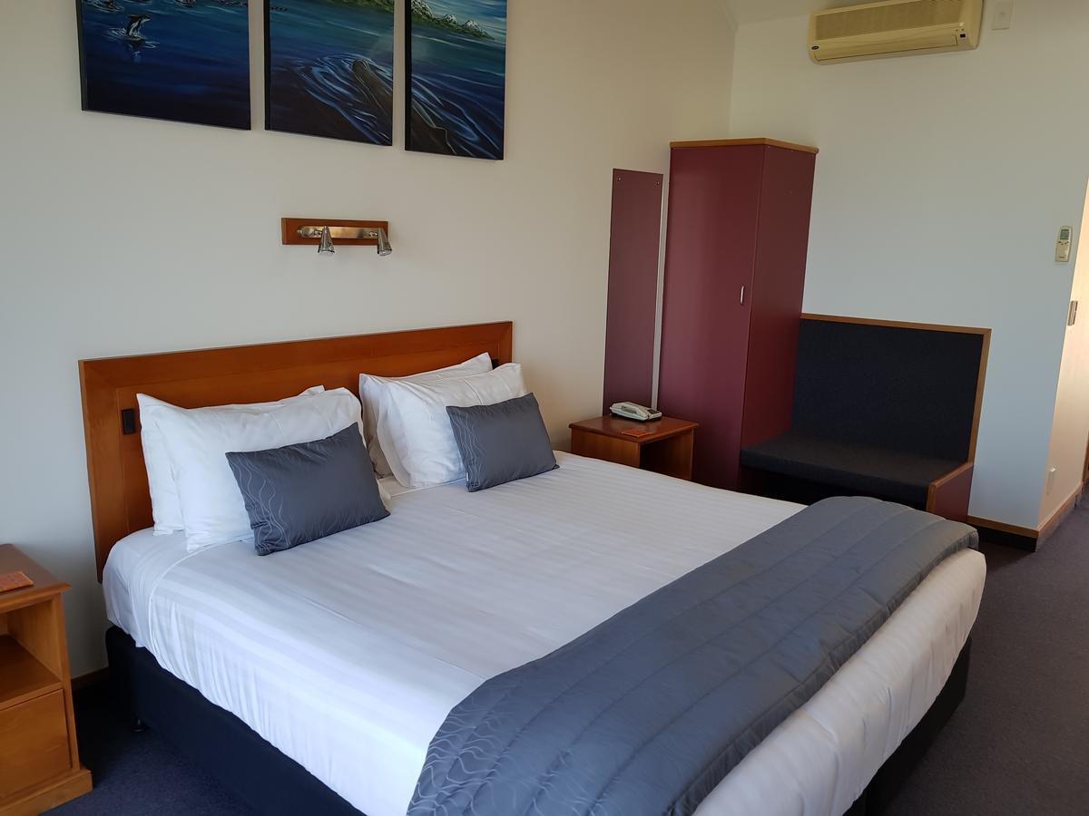 The Anchor Inn Beachfront Motel ไคคูรา ภายนอก รูปภาพ